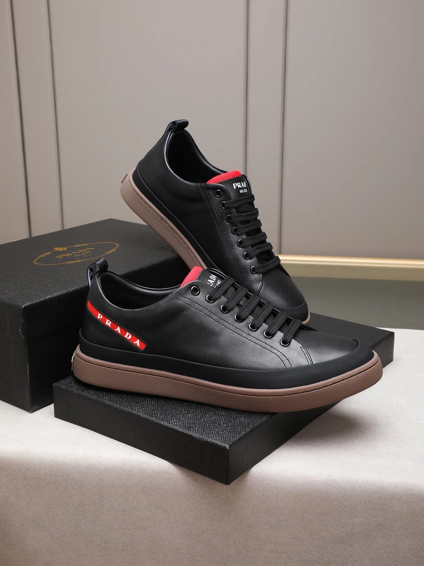Men's shoes💰420💰 Brand: PRADA (Prada) Standard code: Men's code 38–44 (45 can be customized) Material: Original cowhide, breathable sheep lining Special outsole Style category: Men's fashionable casual sneakers Low-key luxury! Color: actual picture color
